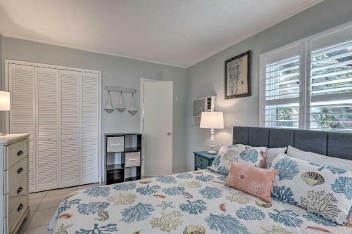 Cozy Crystal Beach Cottage Walk To Shoreline