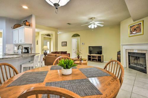 Sunny Fl Getaway On 1 Acre With Patio And Porch!