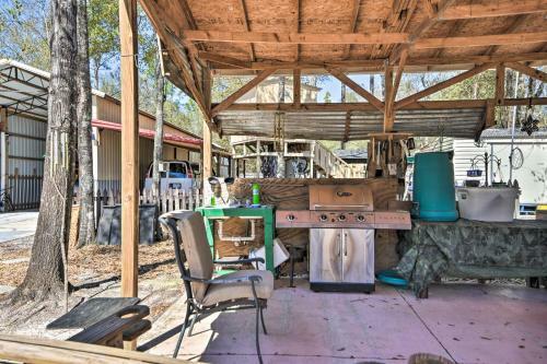 Sunny Fl Getaway On 1 Acre With Patio And Porch!