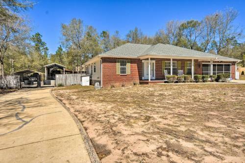 Sunny Fl Getaway On 1 Acre With Patio And Porch!