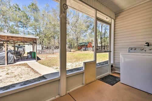 Sunny Fl Getaway On 1 Acre With Patio And Porch!
