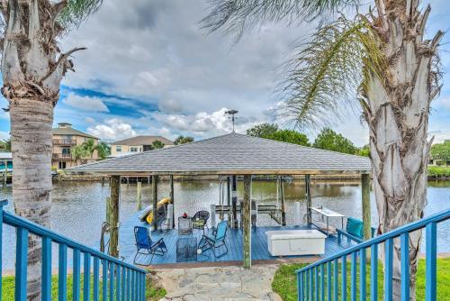 Waterfront Home With Dock, Kayaks, Pool And More!
