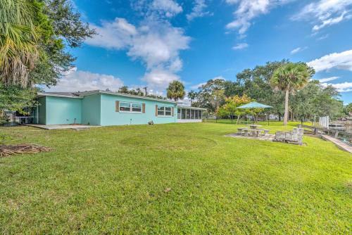 Vivid Crystal River Home With Screened-in Porch
