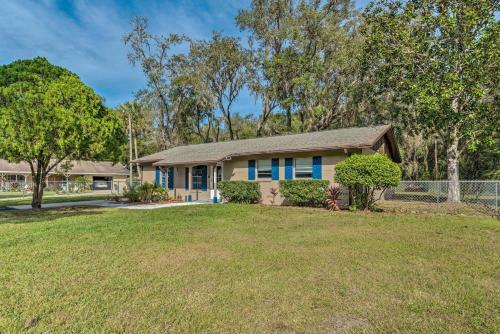 Crystal River Retreat With Hot Tub And Gazebo!