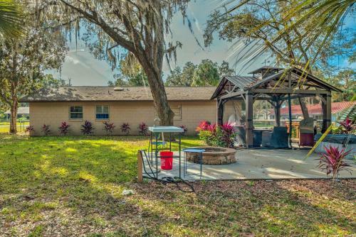 Crystal River Retreat With Hot Tub And Gazebo!