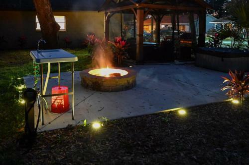 Crystal River Retreat With Hot Tub And Gazebo!