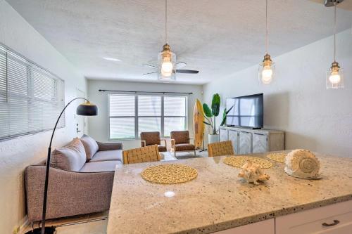 Cute And Cozy Florida Duplex Walk To Beaches!