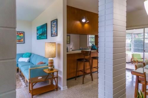 Mid-century Modern Home - 5 Miles To Beach!