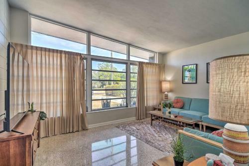 Mid-century Modern Home - 5 Miles To Beach!