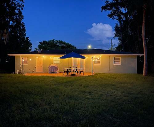 Spacious 3 Bedroom House 15 Mins From Clearwater Beach!