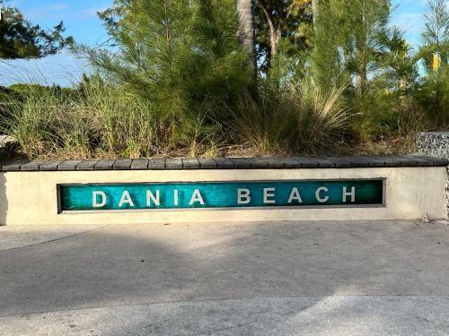 Dania's Cottage At Dania Beach