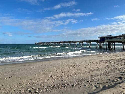 Dania's Cottage At Dania Beach