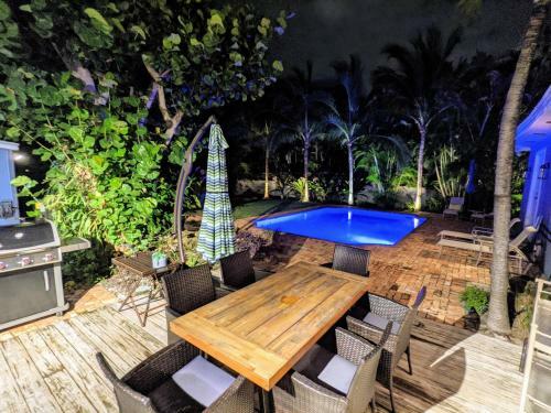 Spanish Style- Heated Saltwater Pool/grill, Min To Beach & Atlantic