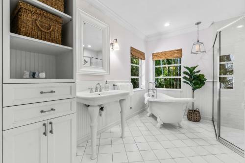 Spanish Style- Heated Saltwater Pool/grill, Min To Beach & Atlantic