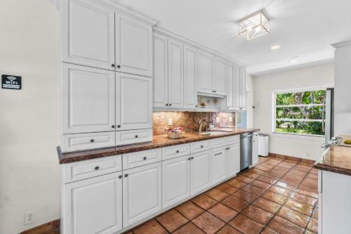 Spanish Style- Heated Saltwater Pool/grill, Min To Beach & Atlantic