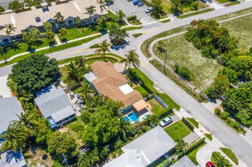 3b Allure W/heated Pool & Jacuzzi, 5min To Beach!