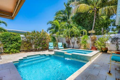 3b Allure W/heated Pool & Jacuzzi, 5min To Beach!