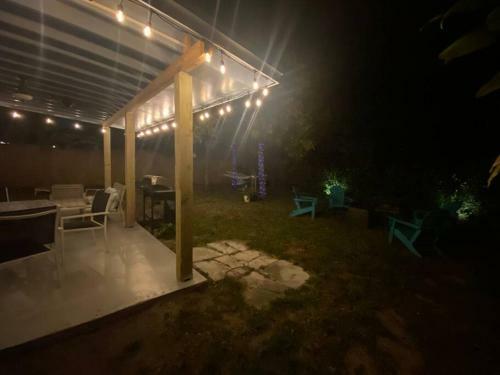 2-3bed/1b Cottage* Great Location, Private Yard, Parking