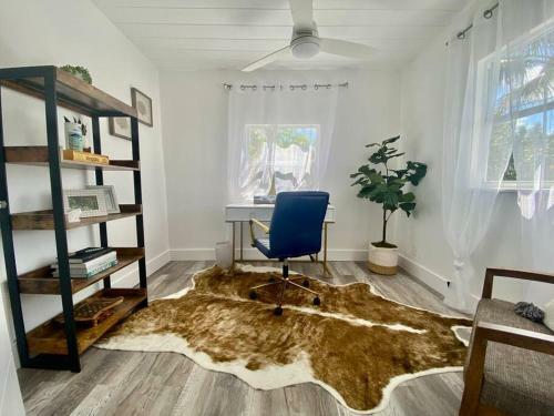 2-3bed/1b Cottage* Great Location, Private Yard, Parking