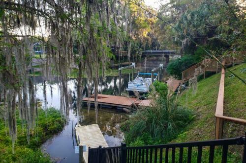 Modern Gem With Private Kayak Dock On Rainbow River!