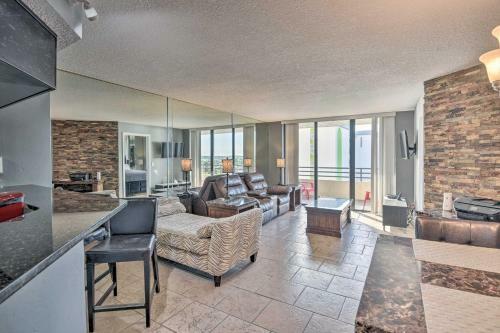 Apartamento Sleek Beachfront Getaway With Community Perks!