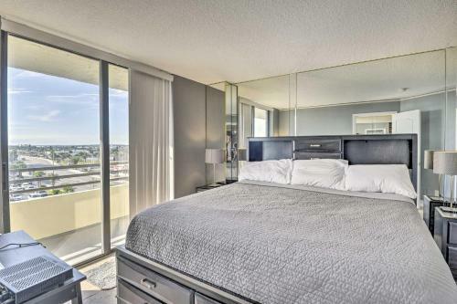 Apartamento Sleek Beachfront Getaway With Community Perks!