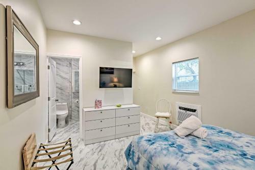 Apartamento Modern Studio With Fire Pit - 1 Block To Beach!