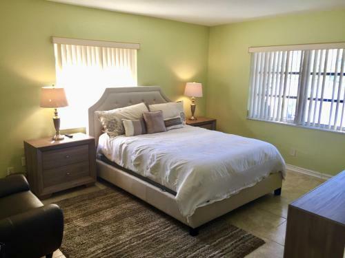 Intracoastal Waterfront Bungalo