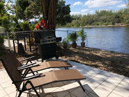 Intracoastal Waterfront Bungalo