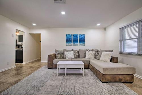 Deerfield Beach Home Near Golfing And Shopping!