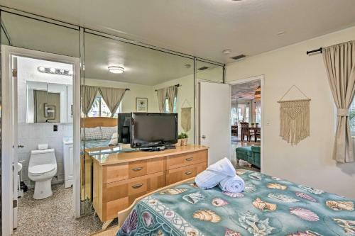 Boho Chic Home With Outdoor Oasis - Near Beach!