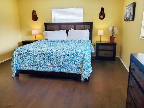 Robby's Roost - Charming 3 Bed 2 Bath Fort Myers Vacation Villa