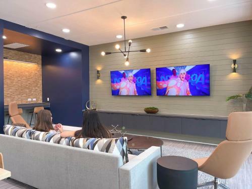 Luxe One Bedroom Apartment With Balcony