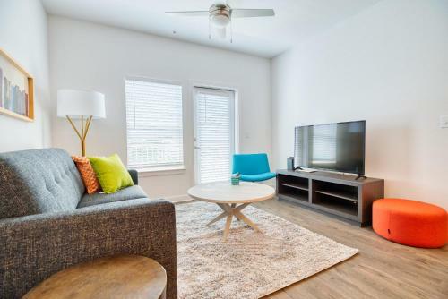 Luxe One Bedroom Apartment With Balcony