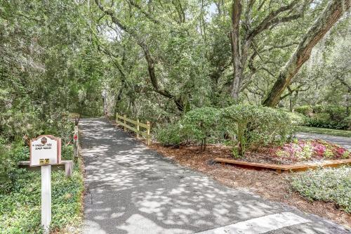 2072 Beach Wood