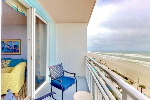 Ocean Walk 1008