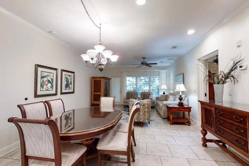 Tennis Villas III