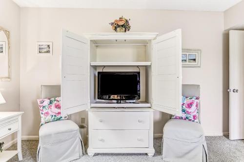 2034 Beach Wood