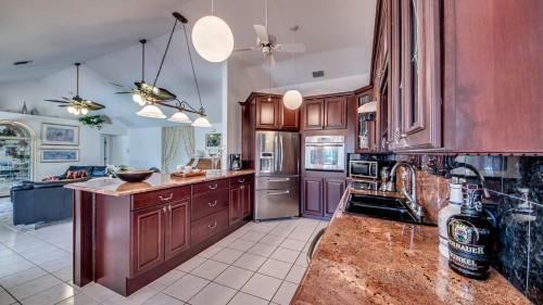 Lakeside At Cat Cay - Cape Coral - Roelens Vacations