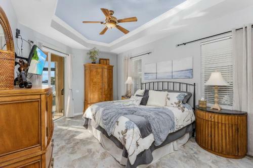 Custom Infinity Pool & Spa With Kayaks - Villa Bella Del Sol - Roelens Vacations