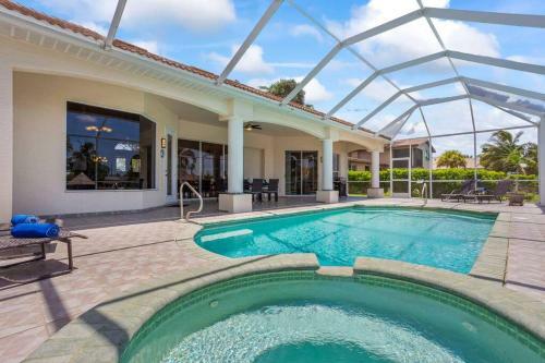 Cape Serenity- Luxury Waterfront Villa With Kayaks