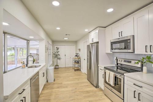 The Salty Flamingo Cape Coral Abode With Yard