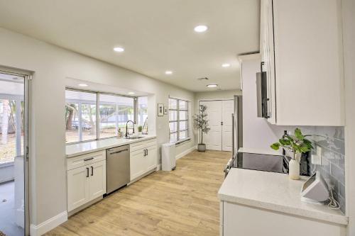 The Salty Flamingo Cape Coral Abode With Yard