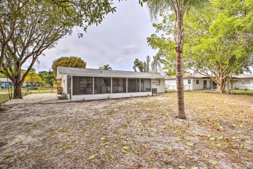 The Salty Flamingo Cape Coral Abode With Yard