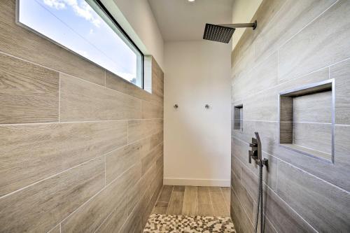 Canalfront Cape Coral Escape With Lanai And Pool!