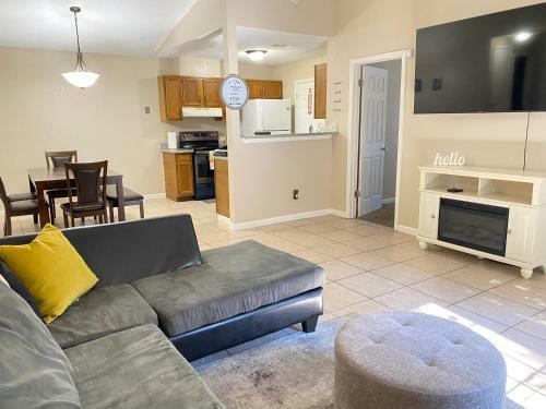 Sleeps 6 Home - 8 Minutes Away From Pensacola Beach