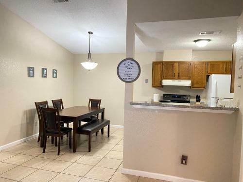 Sleeps 6 Home - 8 Minutes Away From Pensacola Beach