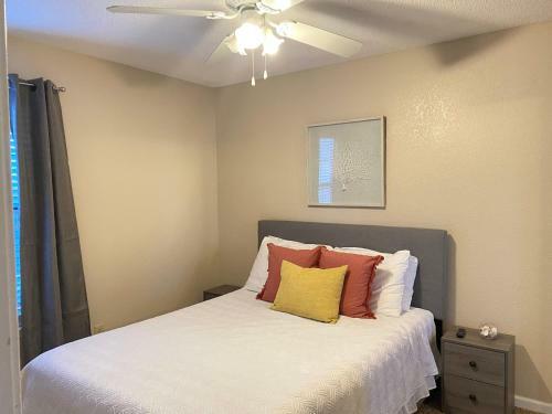 Sleeps 6 Home - 8 Minutes Away From Pensacola Beach