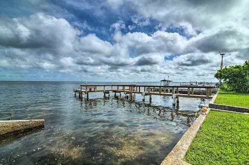 Tranquil Home With Private Yard And Fishing Dock!