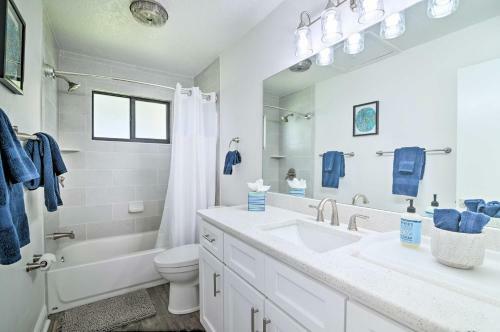 Tranquil Home With Private Yard And Fishing Dock!